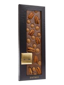 chocoMe Entrée milk chocolate bar with sea salt, caramel drops and pecan nuts