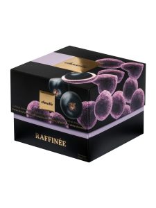 chocoMe Raffinée freeze-dried blackcurrants coated with blueberry yogurt and white chocolate