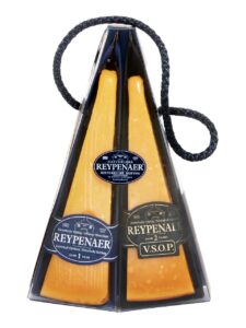 Reypenaer gift set with Reypenaer cheese aged for 1 year and Reypenaer V.S.O.P. cheese aged for 2 years