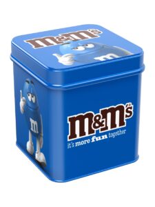 M&M's Peanuts in milk chocolate with sugar coating in a metal tin