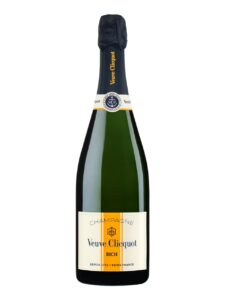 Whith this new Rich, Veuve Clicquot combines fresh and fruity flavours while remaining true to the House style. The blend and the liqueur makes this champagne the very expression of gourmet pleasure, where noted of white fruits and citrus fruits blend perfectly with its sweetness. Rich is specially made to be served chilled or on the rocks, for unforgettable moments of conviviality.